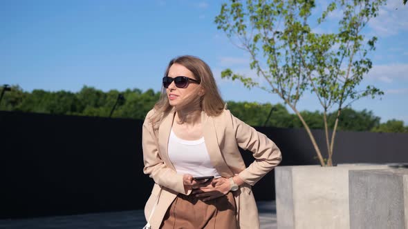 Pretty Woman Feeling Abdominal or Menstrual Pain or Gastritis Diarrhea alt