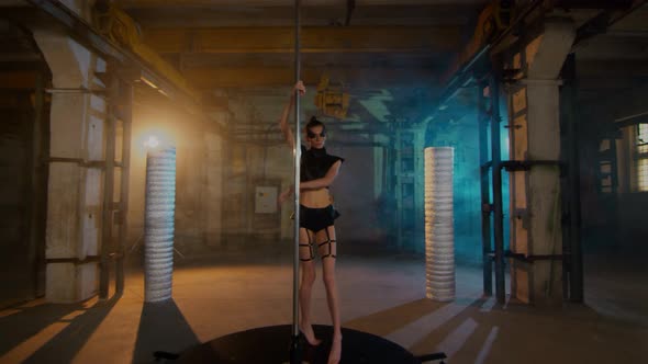 Girl With Black Makeup Rotates At The Pylon. Smoke Yellow And Blue Light alt