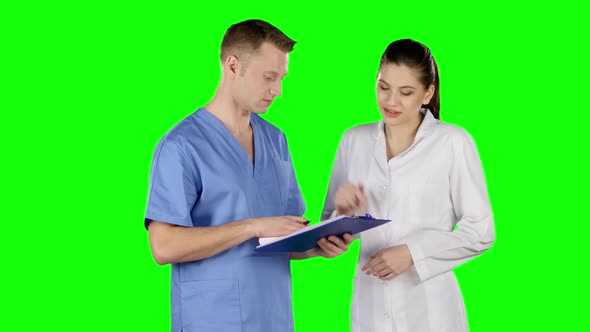 Two Doctors Shake Hands. Green Screen alt