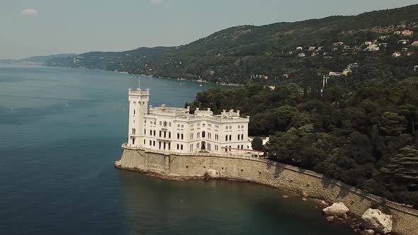 Castle from Above alt