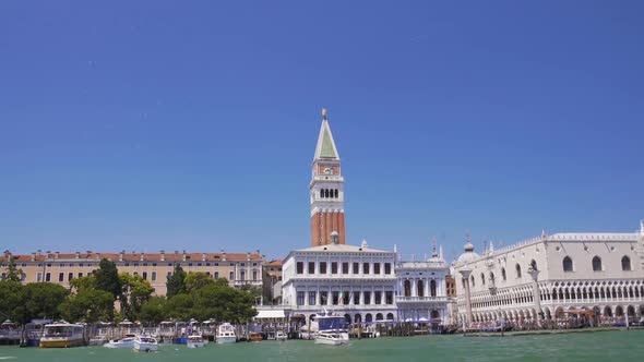 River Tour to Venice View of St Mark's Campanile and Basilica Sightseeing Trip alt