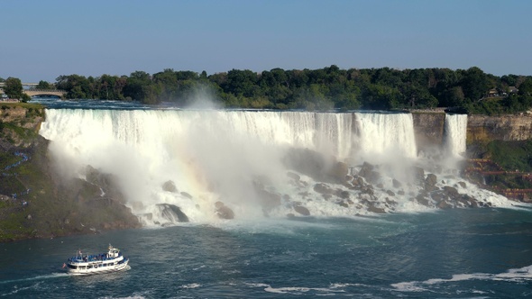 Niagara Falls Hornblower Tour Boat under Horseshoe Waterfall alt