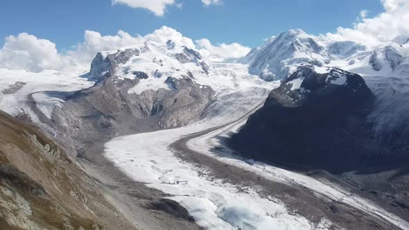 Amazing view of a glacier (Gornergletscher) in the Swiss alps alt