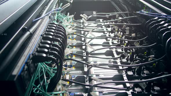 Cable Network of Plugged-in Servers alt