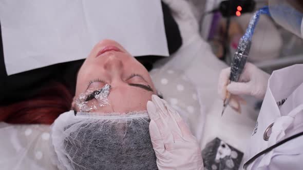 Smoky Pigment Feathering on the Eyebrows alt