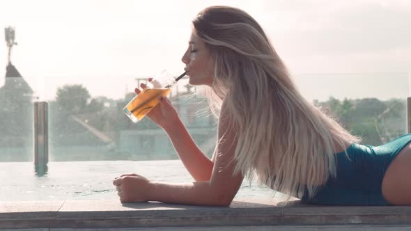 Gorgeous Blonde on Vacation alt