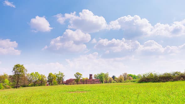 Time Lapse video of a meadow in La Mandria Park with the Royal Castle in the background. alt