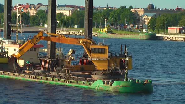 HD - Aqua Excavator. Side View alt