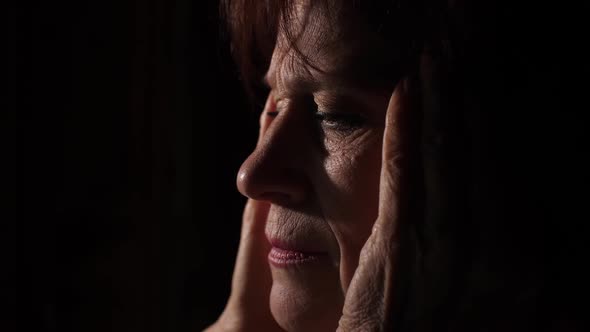 Woman's With Headache alt