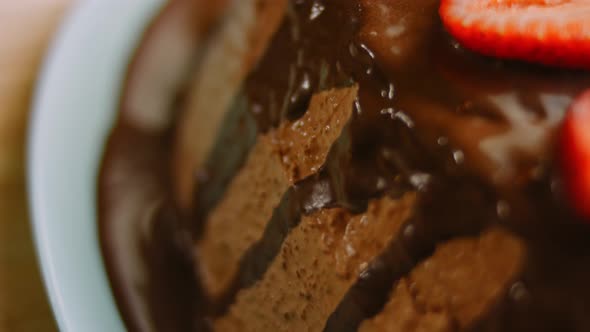 Chocolate Cake with Cacao Buttercream and Strawberries alt