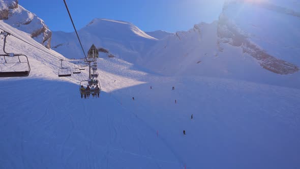 ski area in the Swiss alps with people and chairlifts in the winter ski area of ​​Beckenried alt