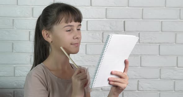 Girl Makes Plan List alt