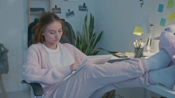 Female Designer Designer Drawing Picture in a Sketchbook alt