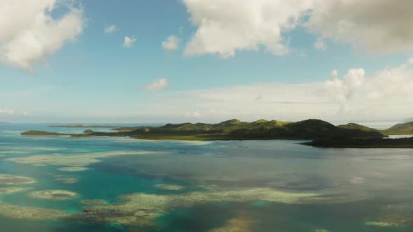 Seascape with Tropical Islands and Turquoise Water alt