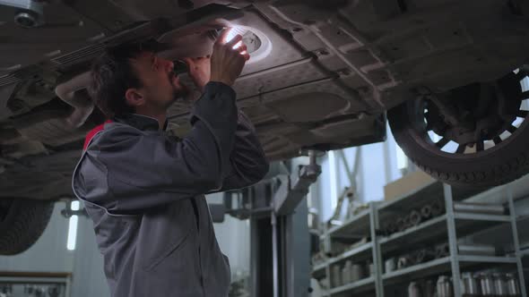 The Auto Mechanic Inspects the Car Before Repairs alt