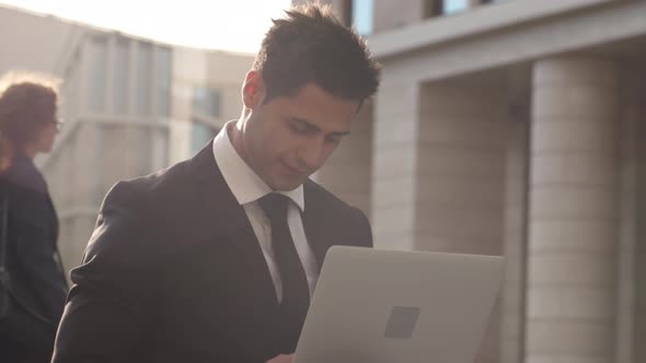 Businessman Working on PC Outdoors alt