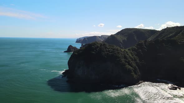 Flying into mountains over Piha beach in New Zealand alt