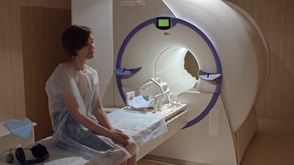 Patient Waiting for MRI Scan alt