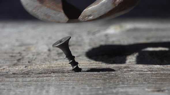 Nail Puller Pulls Out Remove Screw From Wood alt
