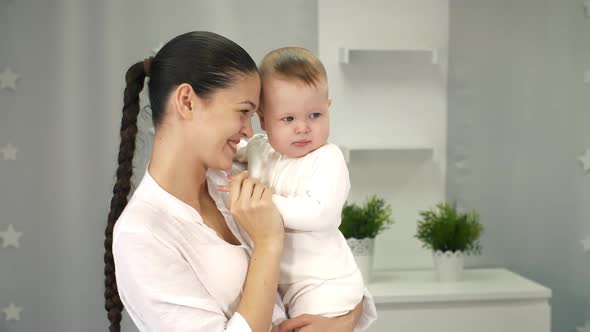 Mother Loves Little Baby alt