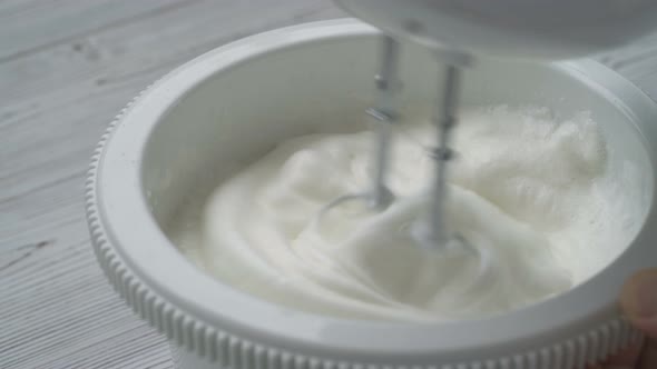Whipping Egg White with a Mixer