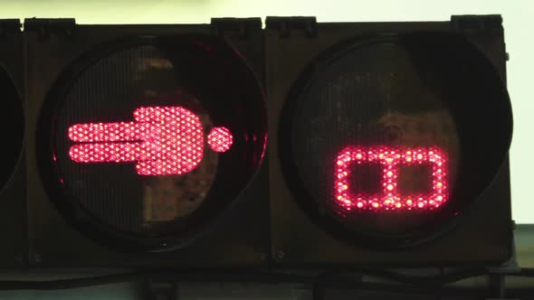 Traffic Light on the Road During the Day Vertical Video alt