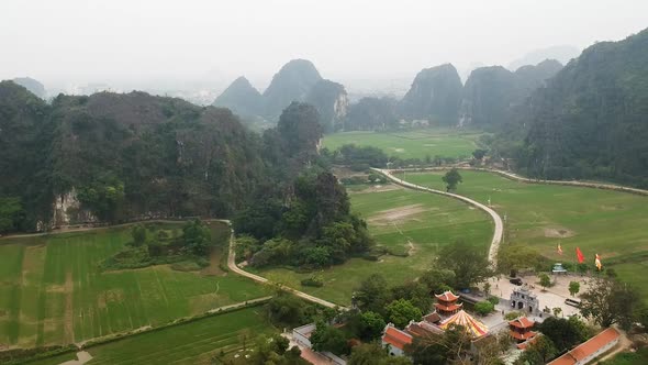 Aerial view of Vietnamese countryside, Limestone rocks and Thai Vi Temple in Tam Coc, Ninh Binh, Vie alt