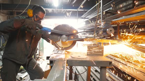 Man Use Saw Cutting Machine to Cut Metal Tube alt