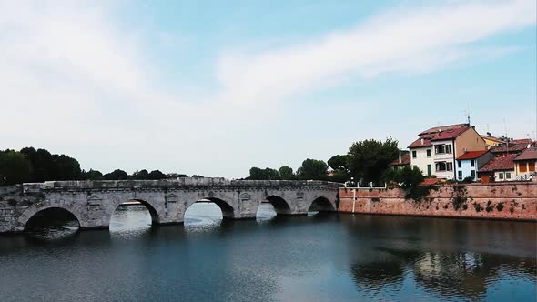 Ponte di Tiberio- bridge in Rimini. alt