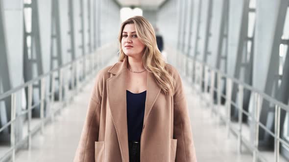 Successful Woman Plus Size Beauty Overweight Model alt