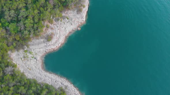 Top Down drone shot of the cliffs that run along lake travis in Austin Texas. Shot on 9/10/20 alt