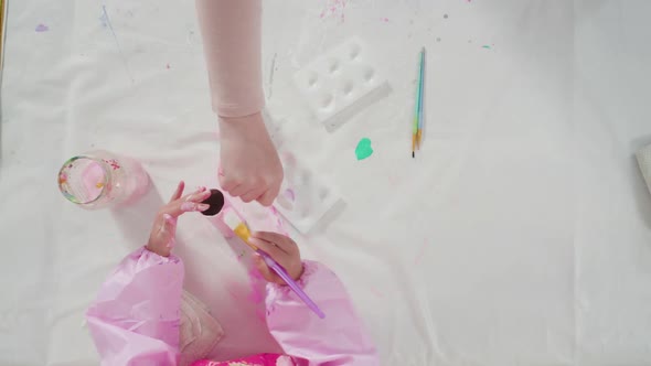 Flat lay. Step by step. Making unicorns out of paper and empty toilet paper rolls. alt