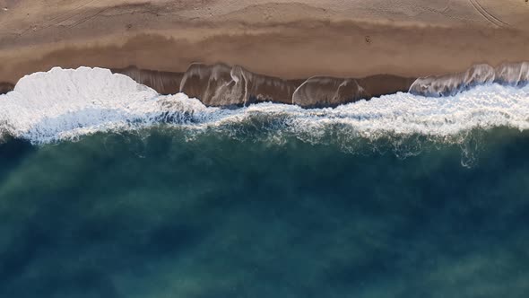 Relaxing View of Ocean Waves on Sandy Beach alt