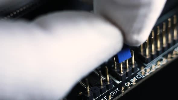 Connecting a Jumper On a Modern Motherboard alt