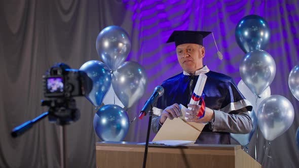 Institute Teacher in Mantle Congratulates Graduates on End of Academic Year Online with Help of alt