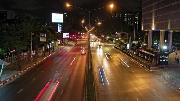 night traffic on the roads of the city. time-lapse in Bangkok alt