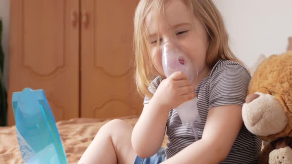 Little Girl Threeyearold Uses Nebulizer Inhaler Breathes Medicine