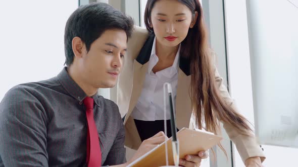 Two Business People Talk Project Strategy at Office alt