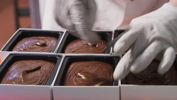 Making chocolate fudge at candy factory