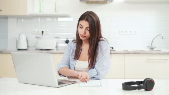 Pretty Woman Working or Studying at Home During Quarantine alt