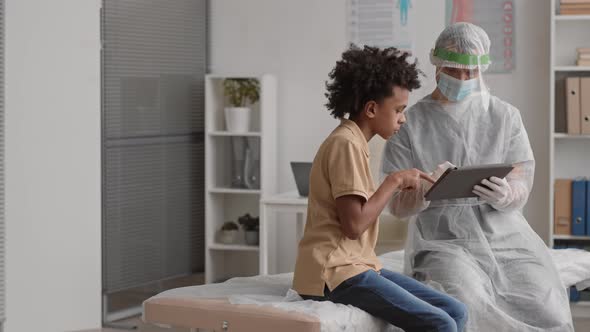 Doctor and Patient Using Tablet Computer alt