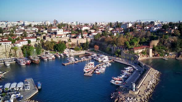 Aerial drone photograph of Antalya bay in Antalya city. alt