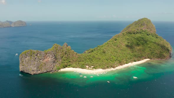 Tropical Island with Sandy Beach. El Nido, Philippines alt
