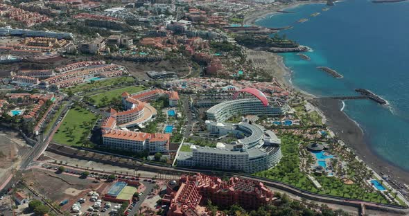 The Paraglider in the Sky, Flies in the Air Streams.
