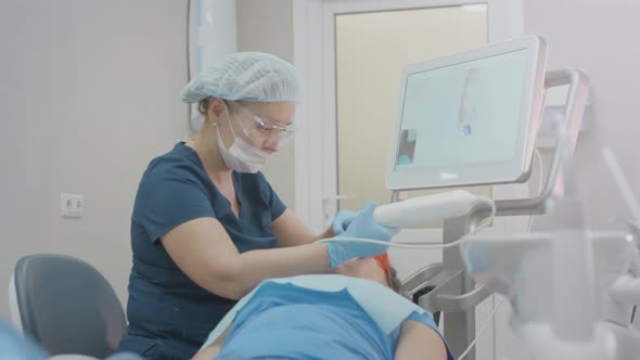 Doctor Woman Makes a 3d Scan of the Teeth of a Female Patient alt