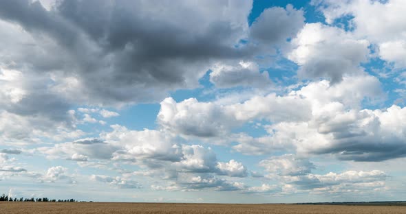 Beautiful Clouds in the Field, Time Lapse, Summer Beautiful Landscape, Video Loop alt