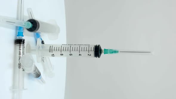 Vertical orientation video: Disposable medical syringes