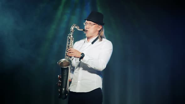 Man Playing the Saxophone on Stage alt