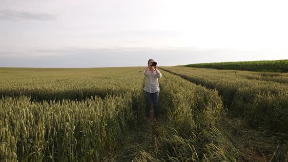 Girl Tries to Make a Photo of a Fileds alt