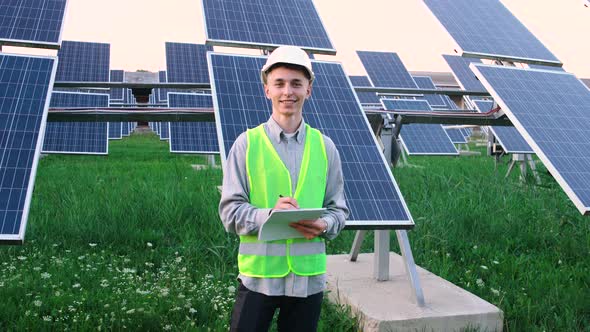 Wide Frame with an Experienced Male Engineer. alt